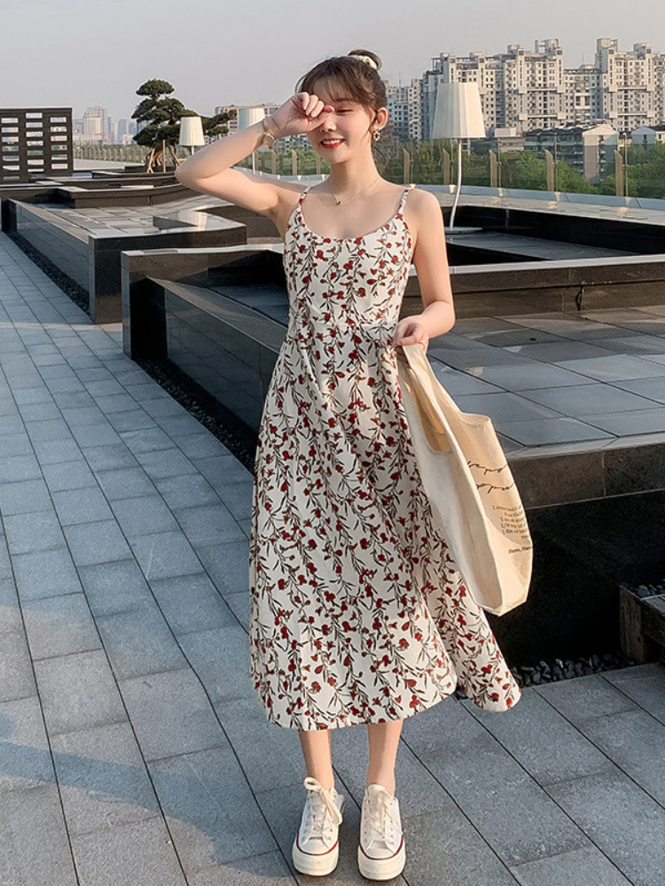 Vestido de verano con cuello halter y estampado floral