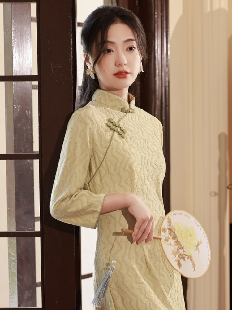 Cheongsam floral de manga larga de estilo folclórico