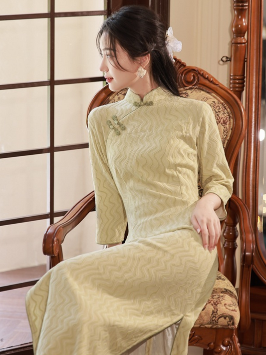 Cheongsam floral de manga larga de estilo folclórico