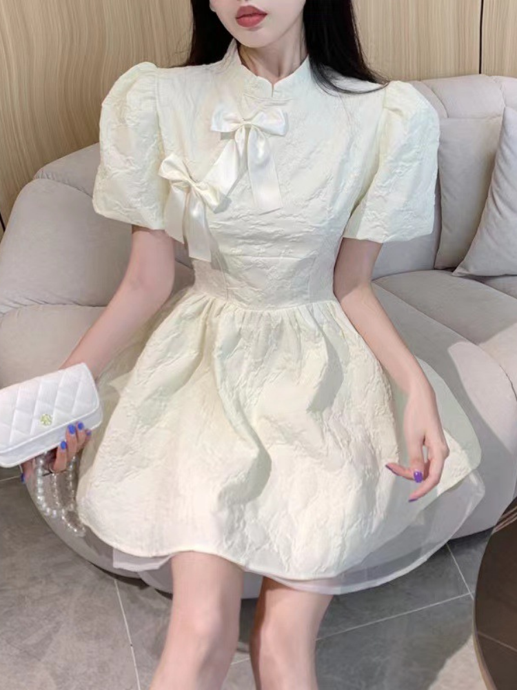 Falda abullonada de princesa blanca dulce