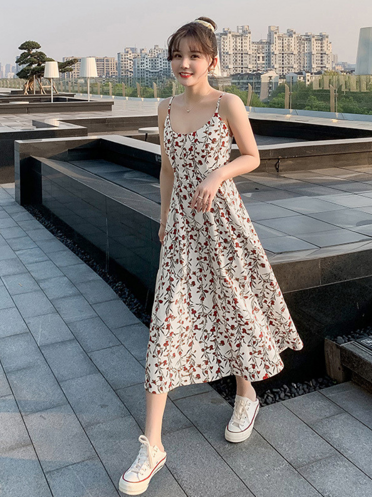 Vestido de verano con cuello halter y estampado floral